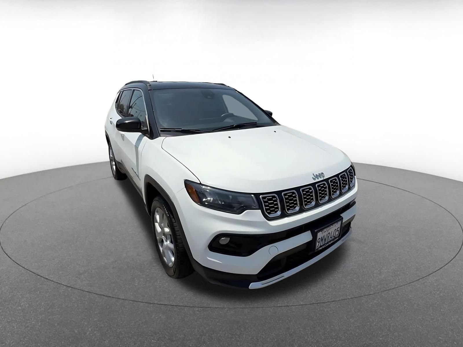 Used 2025 Jeep Compass Limited AWD/4WD image 3