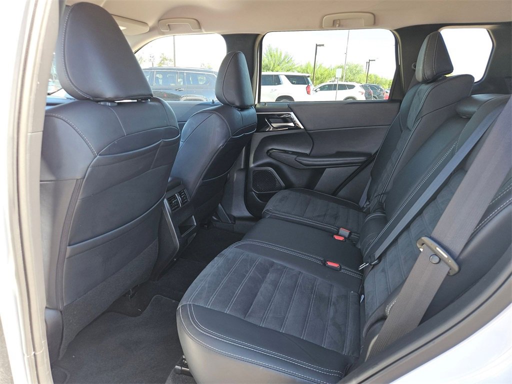 Used 2024 Mitsubishi Outlander SE Black Edition image 25