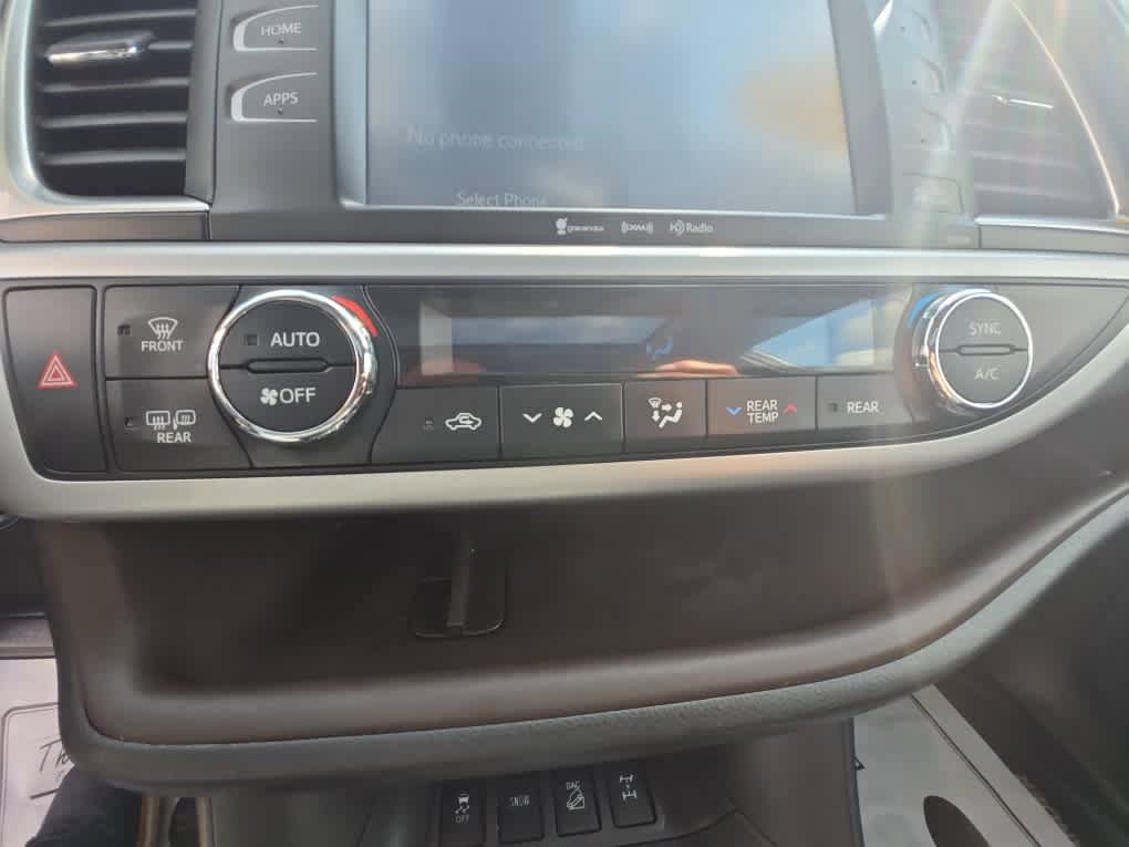 Used 2019 Toyota Highlander XLE AWD/4WD image 35