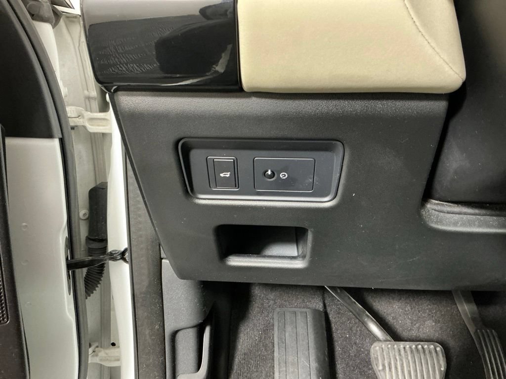 Used 2017 Land Rover Discovery SE AWD/4WD image 17