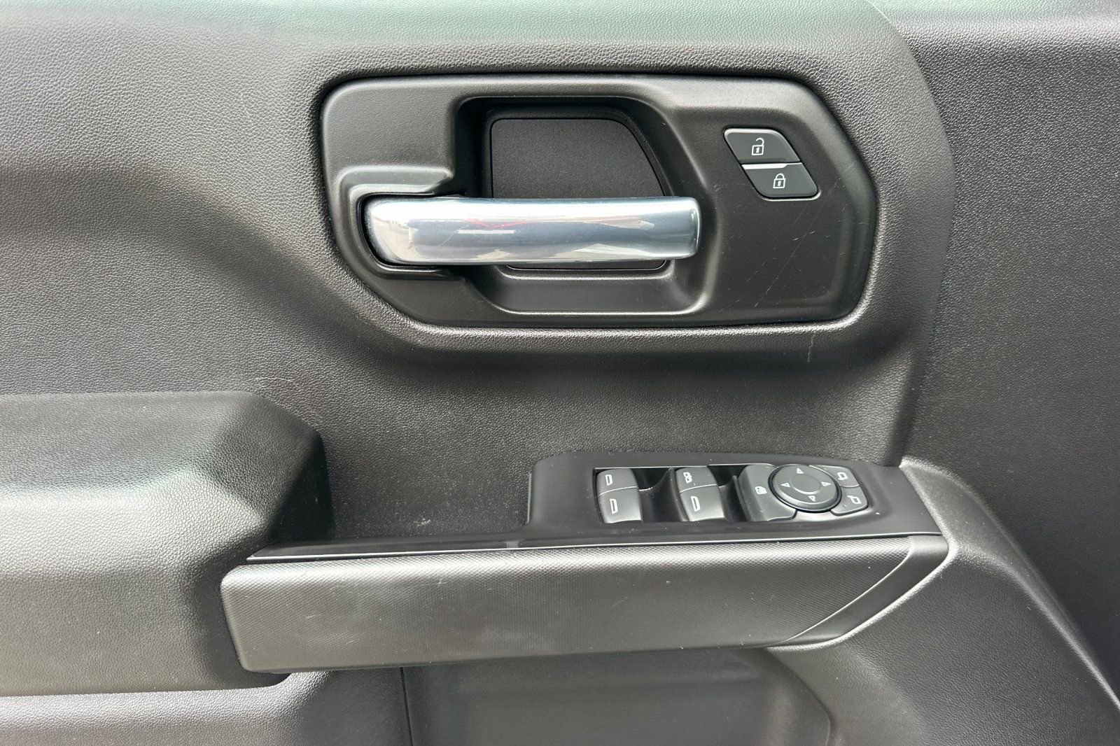 Used 2020 Chevrolet Silverado 1500 Custom w/ Custom Value Package image 11