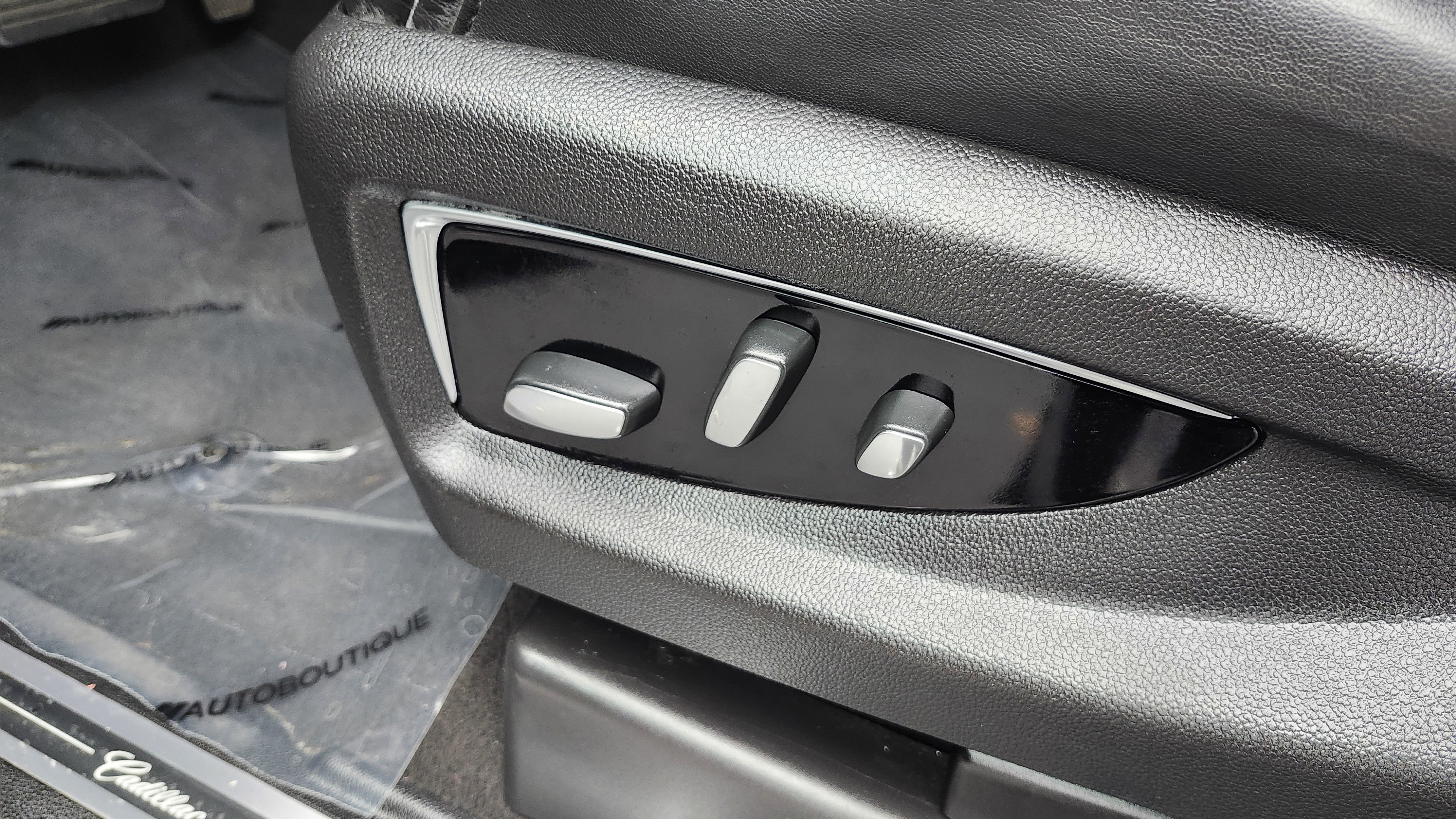 Used 2018 Cadillac Escalade Luxury image 19