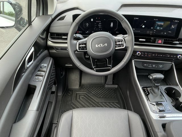 Used 2026 Kia Carnival SX w/ SX Dark Edition Package FWD image 12