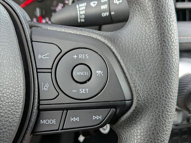 Used 2022 Toyota RAV4 LE AWD/4WD image 15