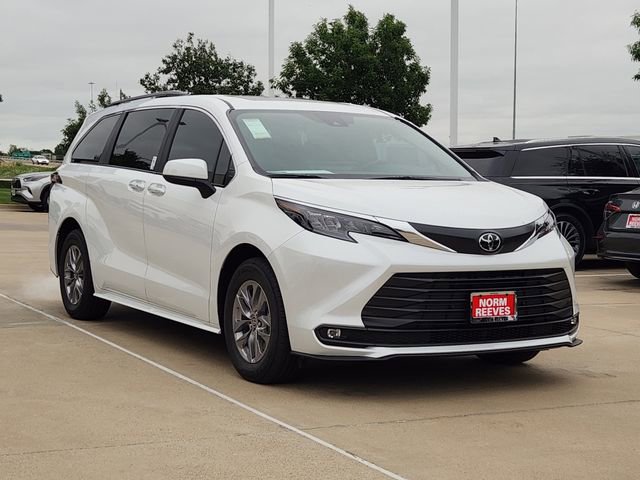 New 2026 Toyota Sienna XLE FWD image 2