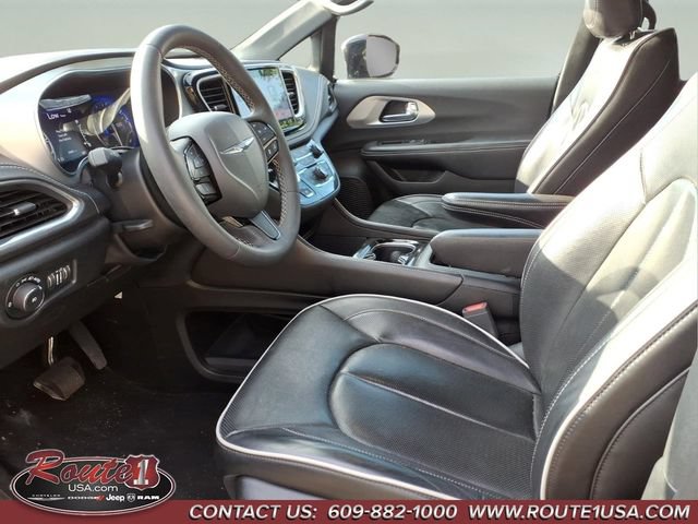 Used 2025 Chrysler Pacifica Limited FWD image 10
