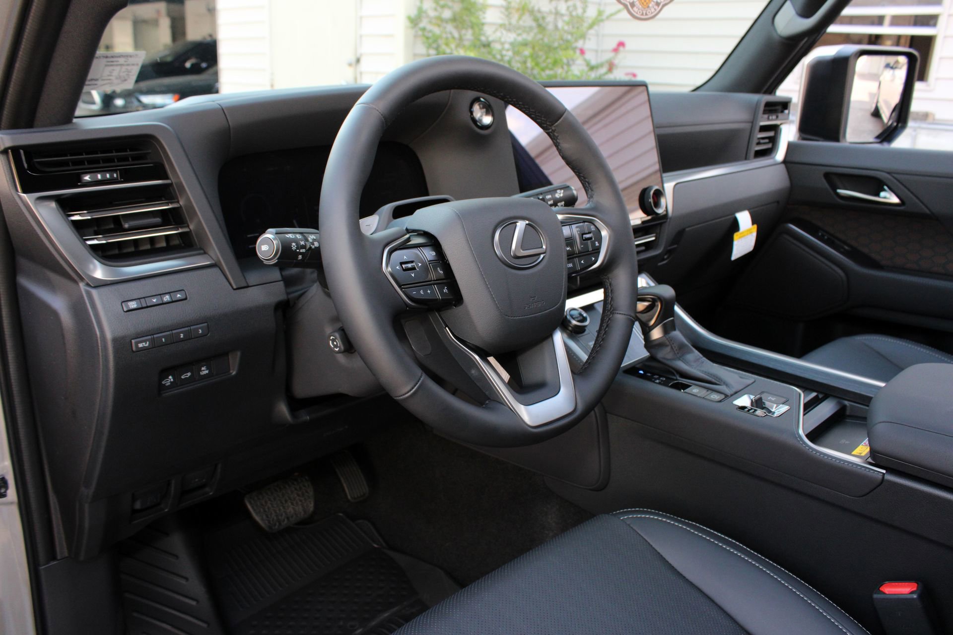 Used 2024 Lexus GX 550 w/ Accessory Package (Z1) image 9