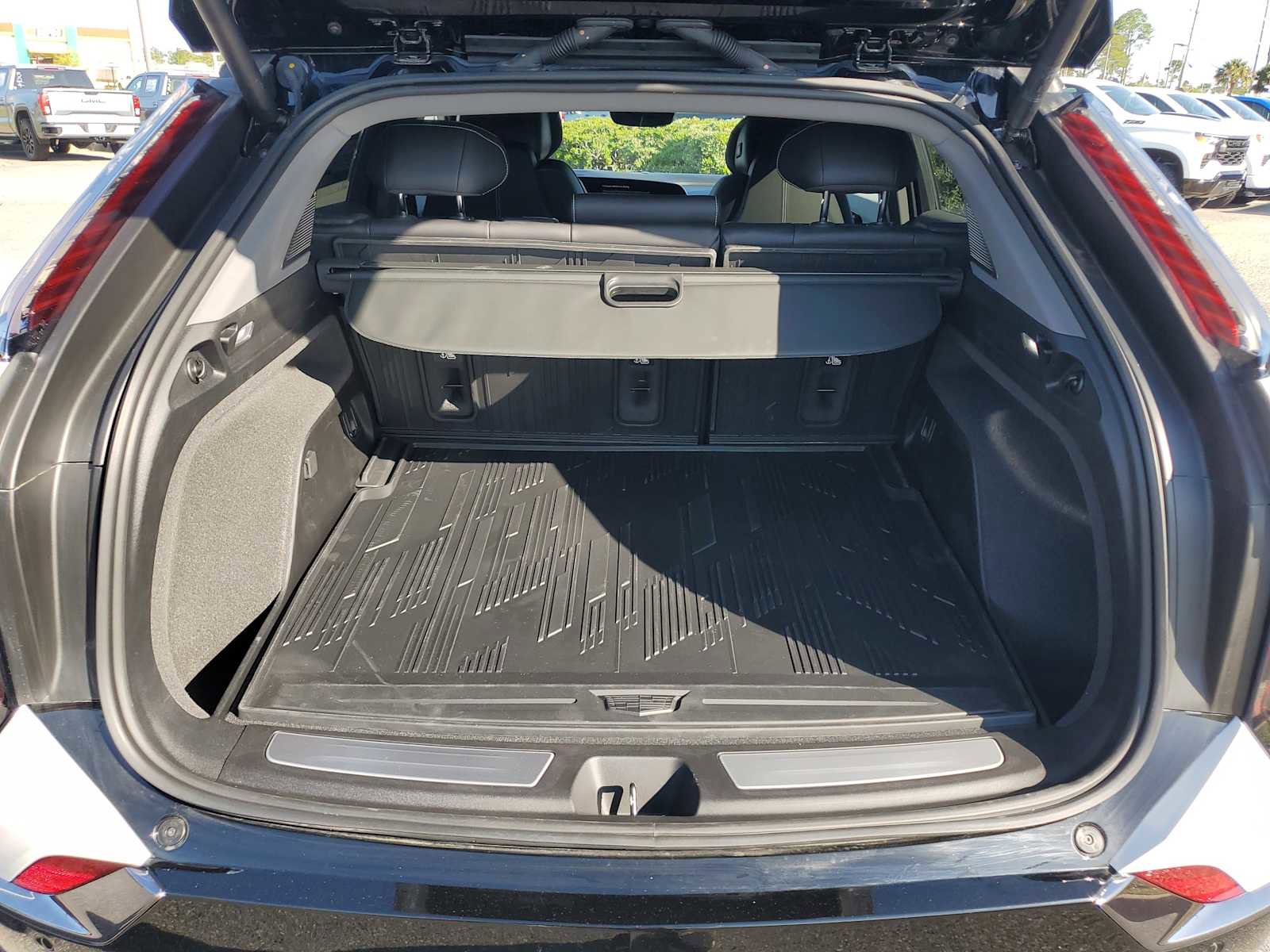 New 2025 Cadillac Optiq Sport 2 w/ LPO, ONYX Package image 11