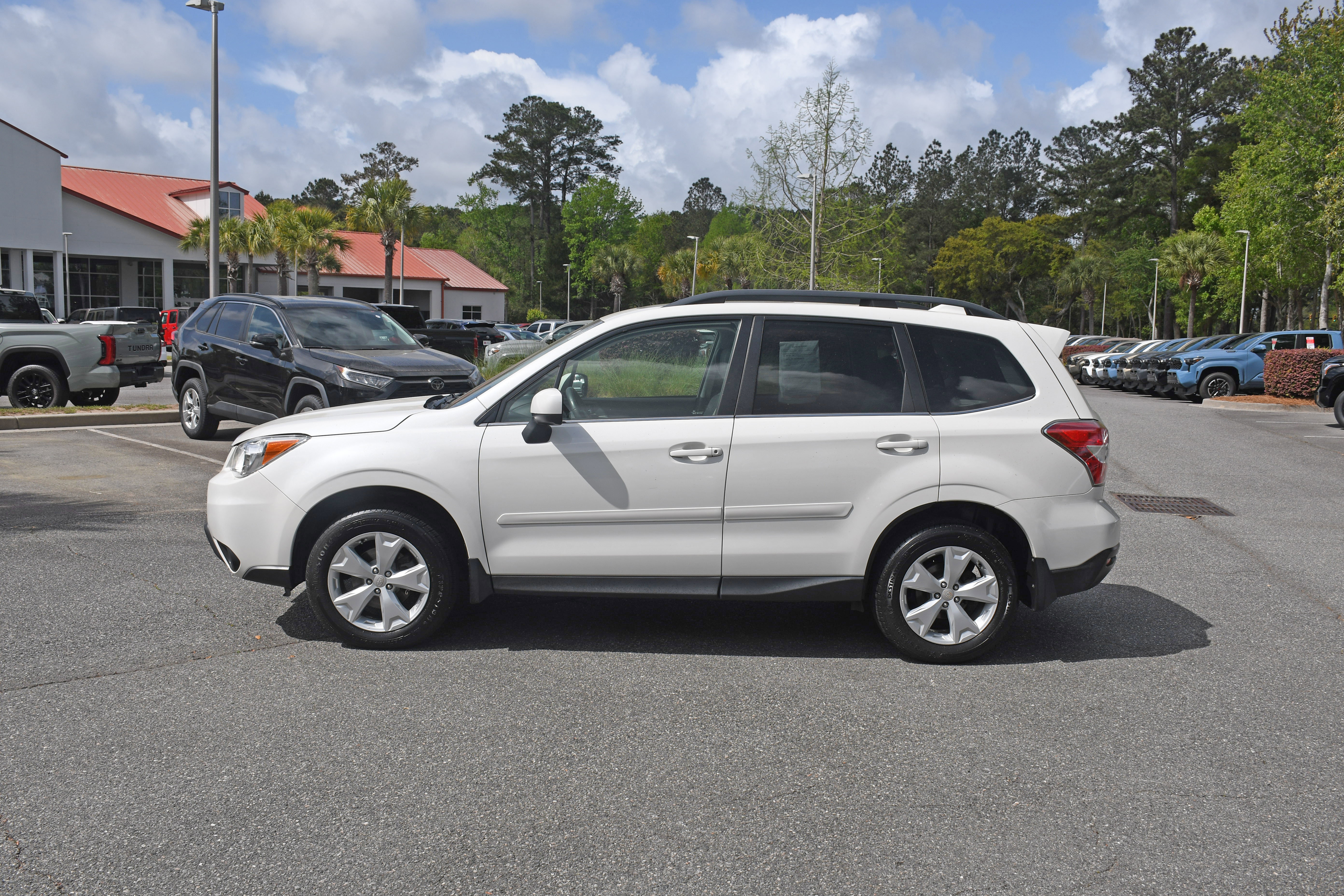 Used 2016 Subaru Forester 2.5i Limited AWD/4WD image 2