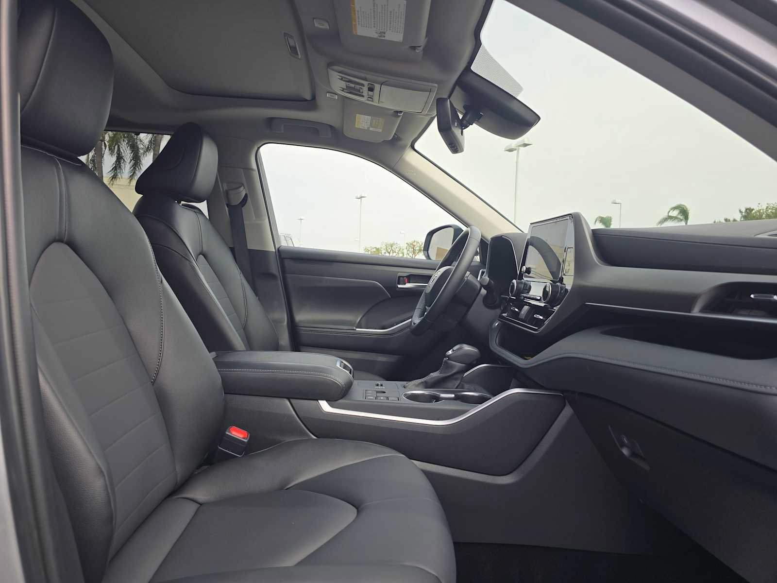 Certified 2025 Toyota Highlander XLE FWD image 11