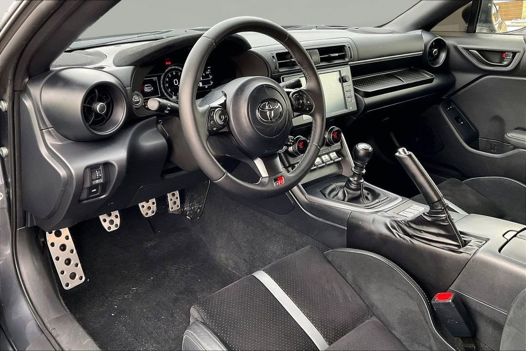 Used 2024 Toyota GR86 Premium RWD image 16