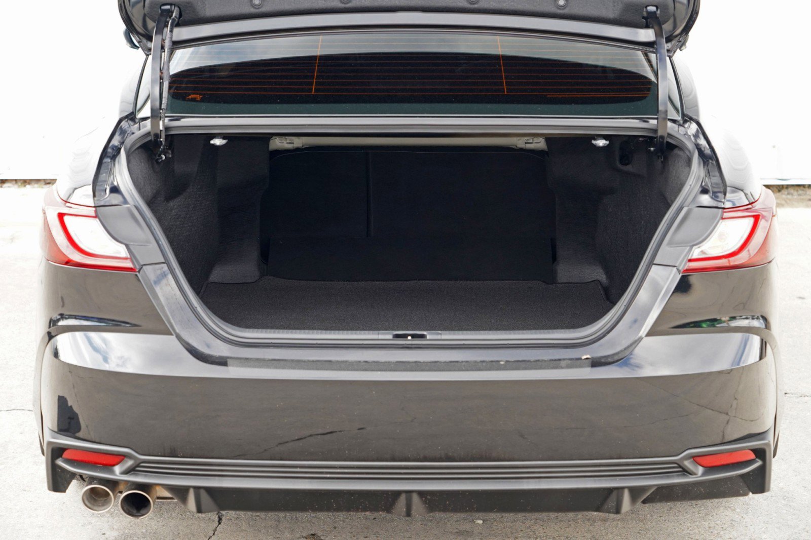 Used 2025 Toyota Camry SE w/ Convenience Package image 9