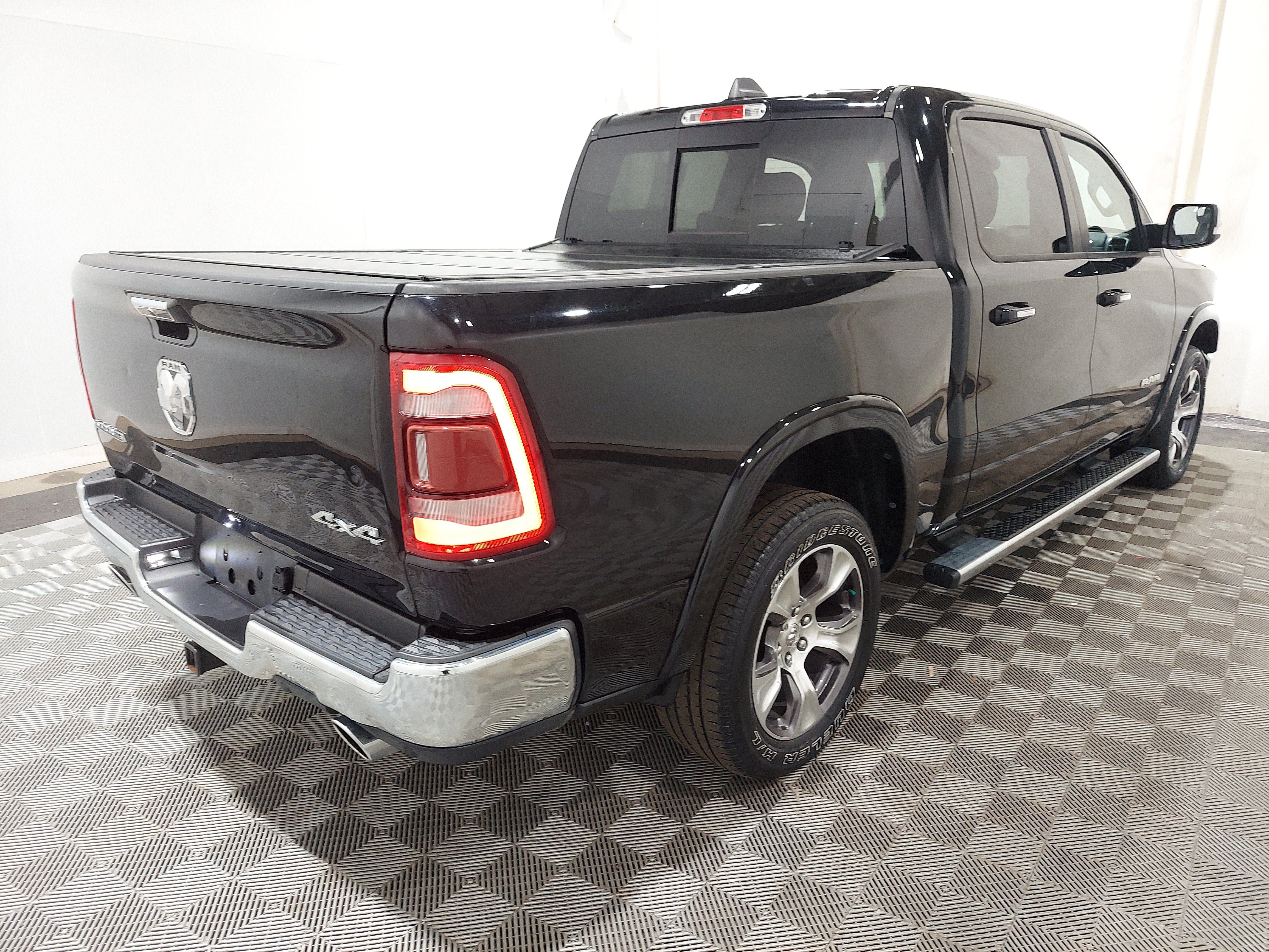 Used 2022 RAM 1500 Laramie AWD/4WD image 3