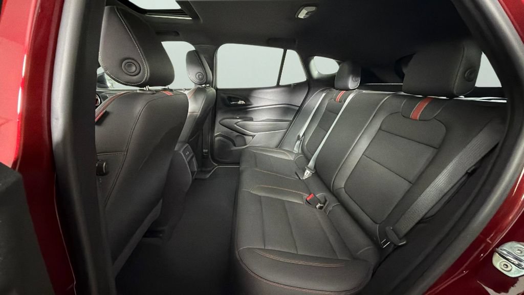 Certified 2024 Chevrolet Trax RS w/ Sunroof Package FWD image 27