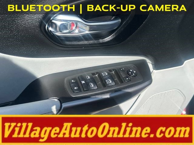 Used 2018 Jeep Compass Latitude w/ Popular Equipment Group AWD/4WD image 9