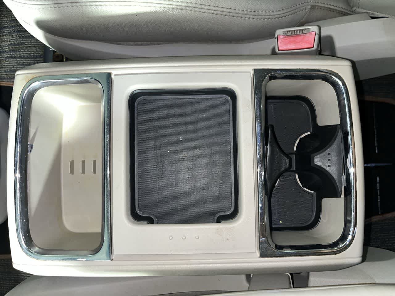Used 2011 Chrysler Town & Country Touring-L w/ Entertainment Group #2 FWD image 22