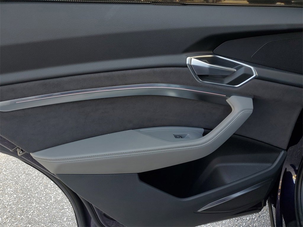 Used 2023 Audi e-tron S Prestige w/ Prestige Package image 27