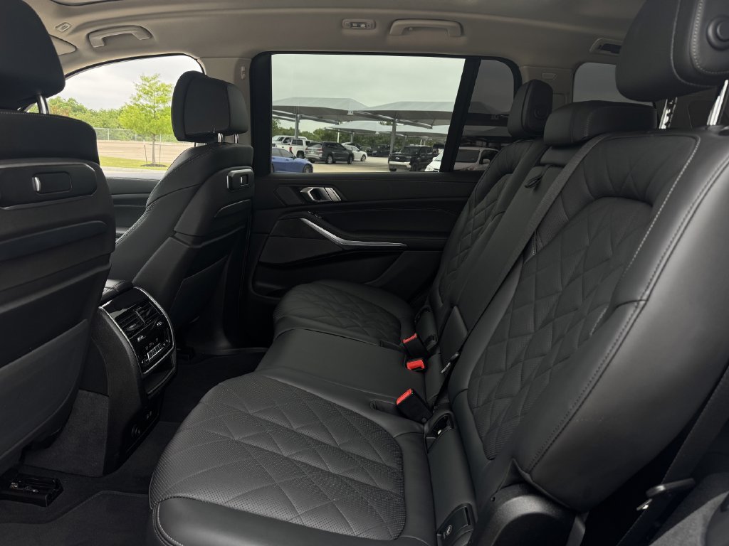Used 2025 BMW X7 xDrive40i AWD/4WD image 26