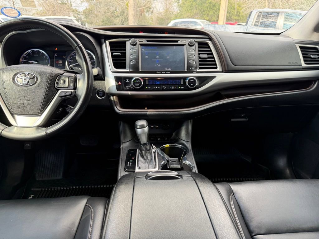 Used 2019 Toyota Highlander XLE image 15