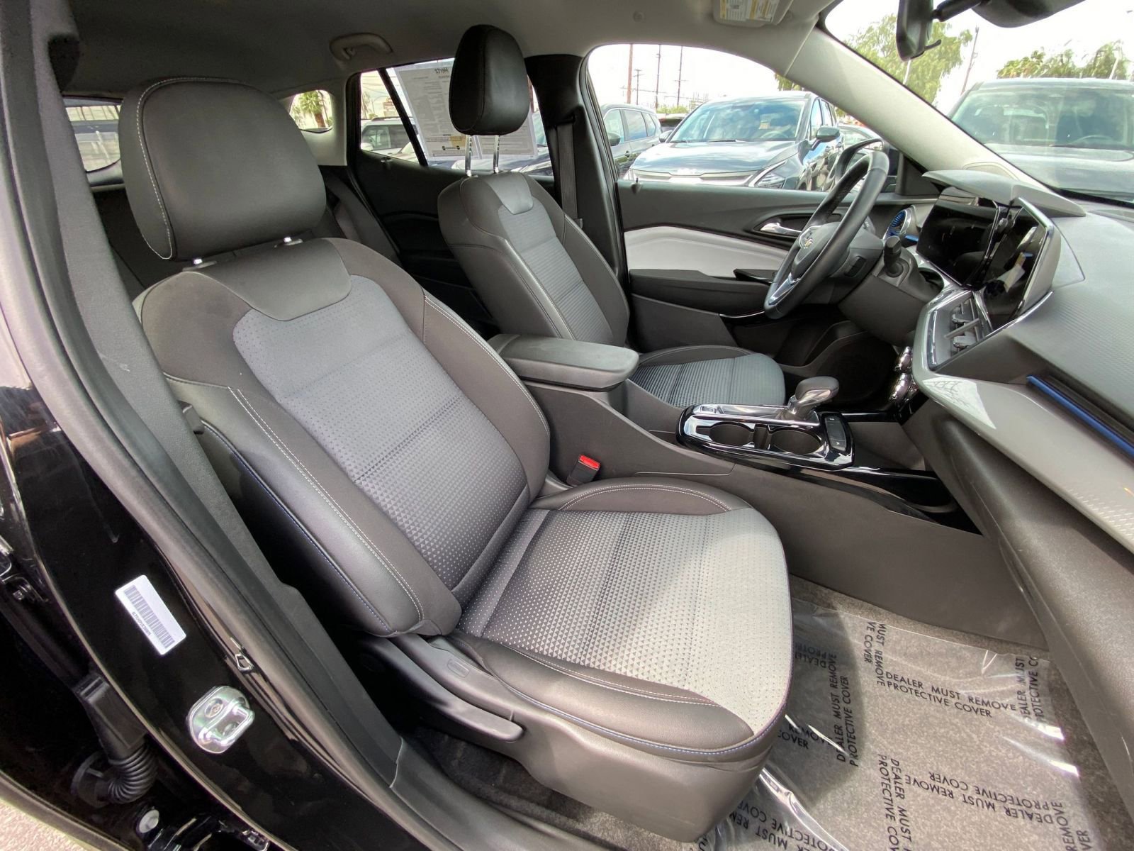 Used 2025 Chevrolet Trax LT w/ LT Convenience Package FWD image 35