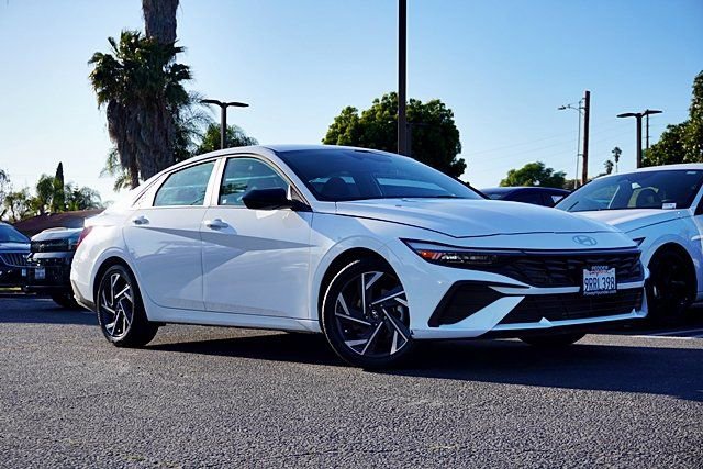 Certified 2025 Hyundai Elantra Sport image 2