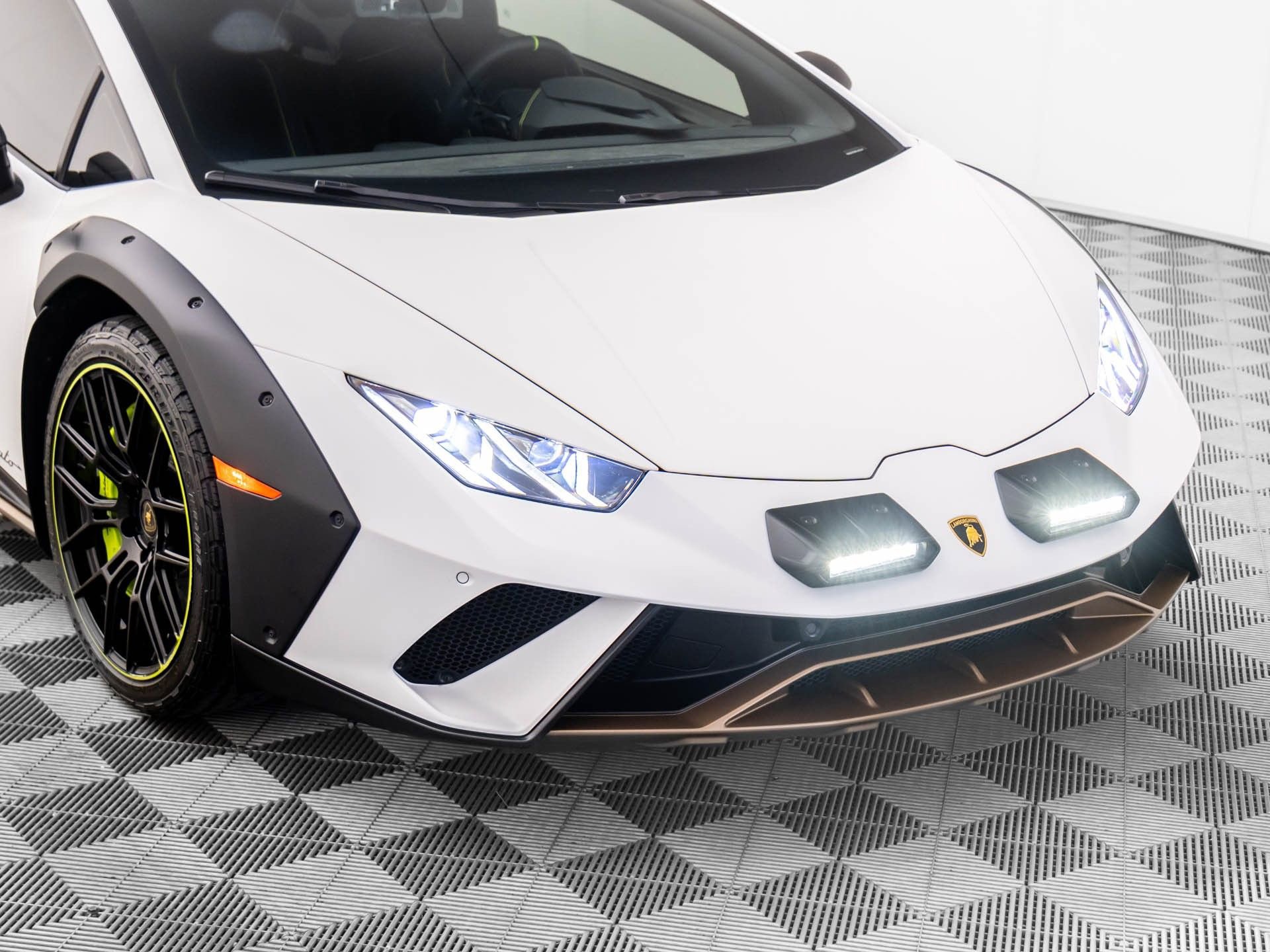 Used 2024 Lamborghini Huracan Sterrato image 38