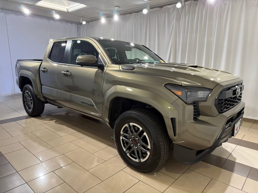 Used 2025 Toyota Tacoma TRD Sport w/ TRD Sport Premium Package AWD/4WD image 5