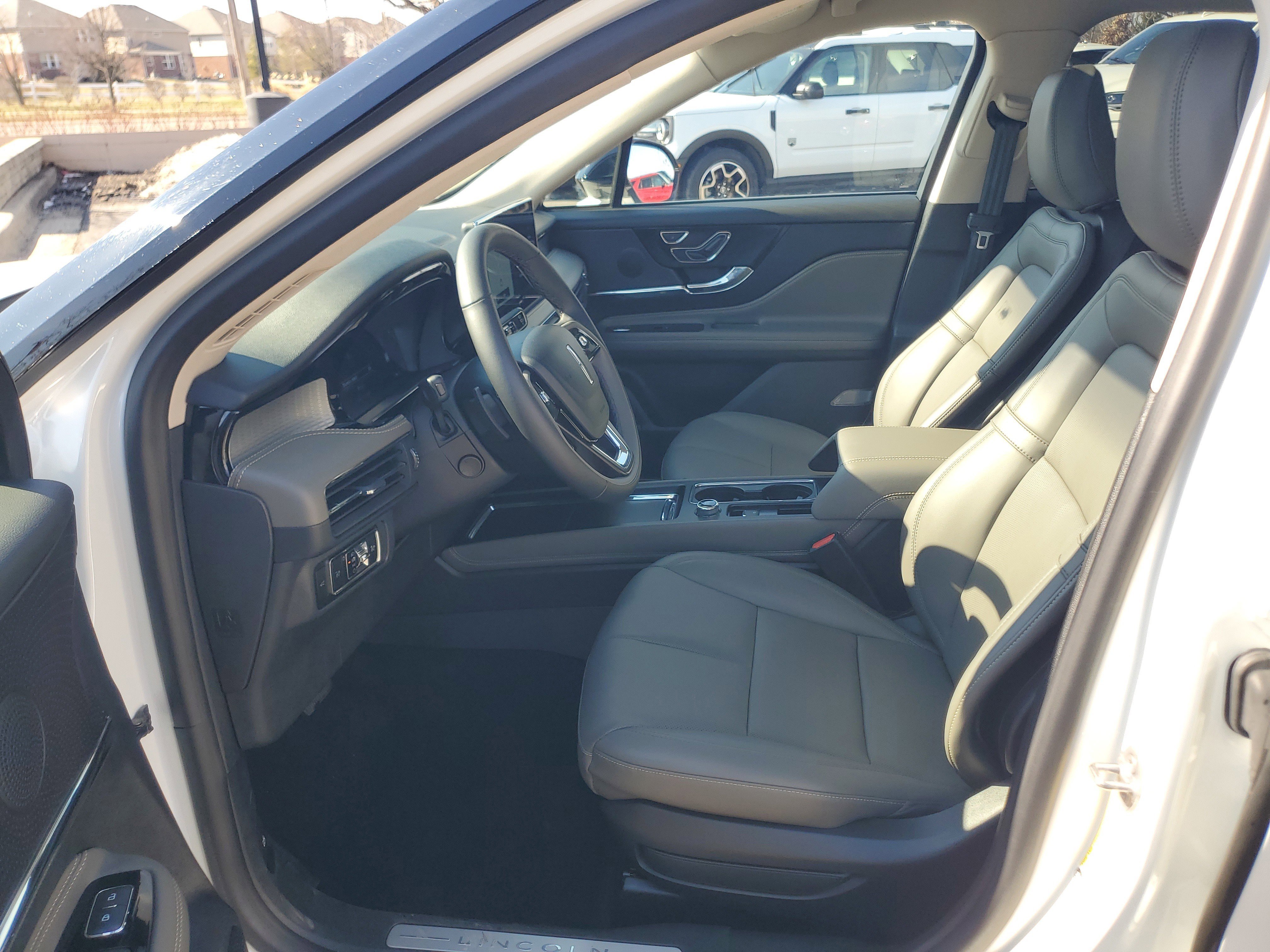 Certified 2023 Lincoln Corsair AWD w/ Equipment Group 101A image 12
