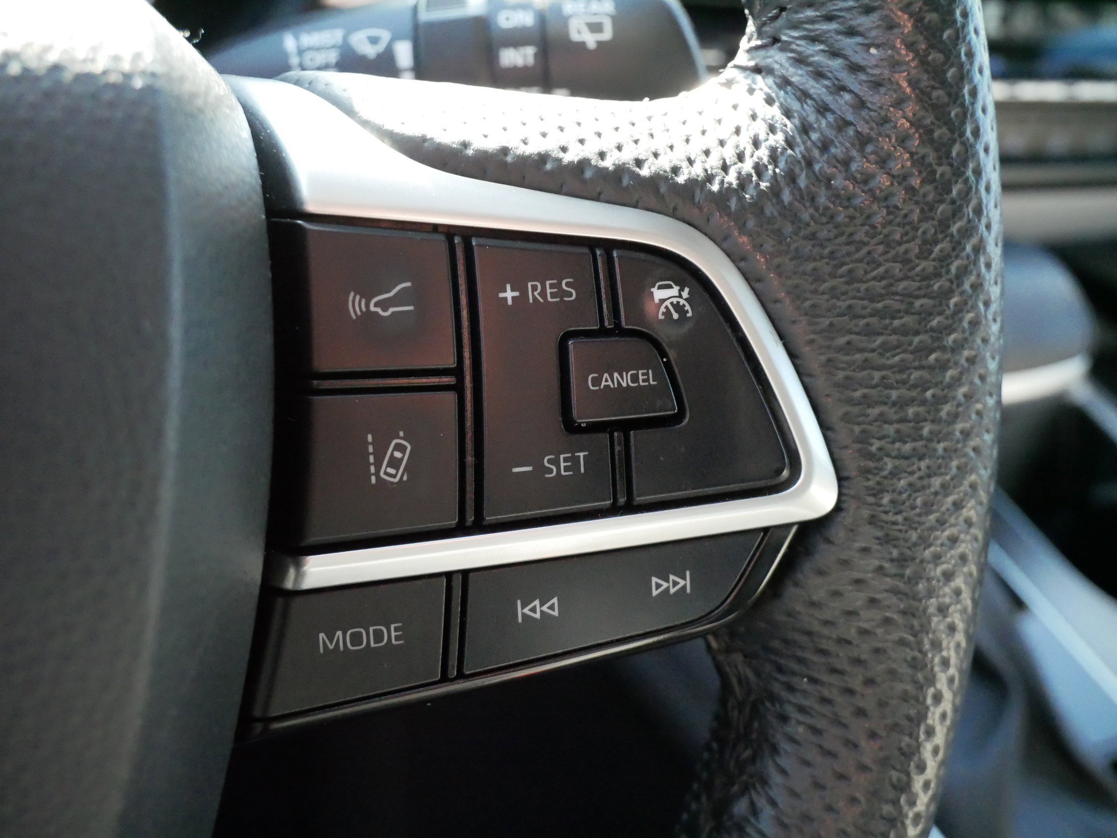Certified 2024 Toyota Sienna Limited FWD image 25