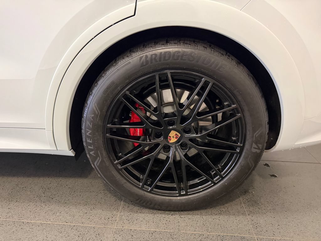 Certified 2025 Porsche Cayenne GTS AWD/4WD image 11