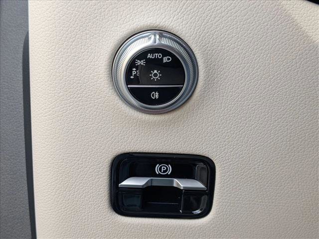Used 2025 Mercedes-Benz GLC 300 4MATIC image 23