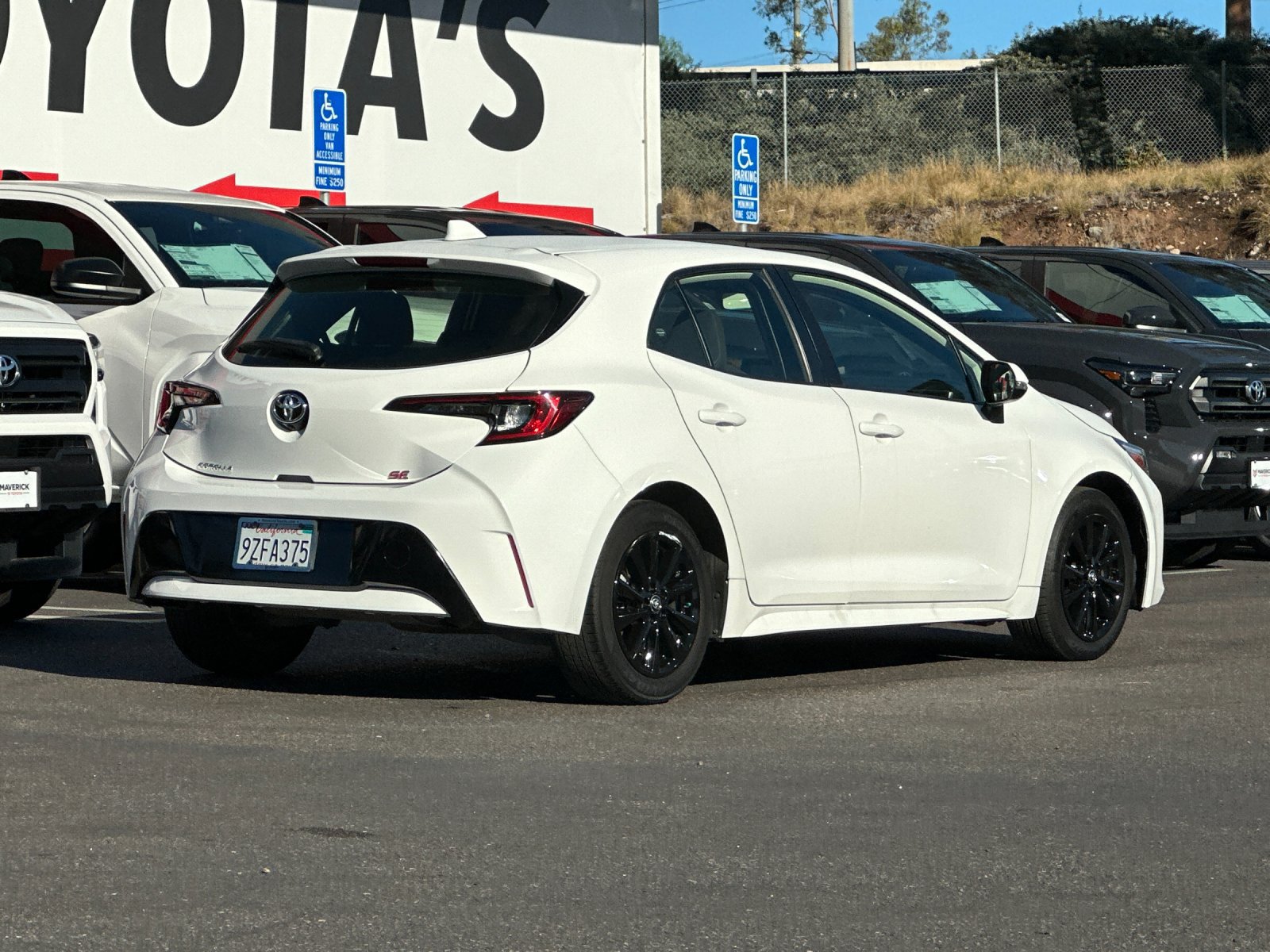 Used 2023 Toyota Corolla SE FWD image 5