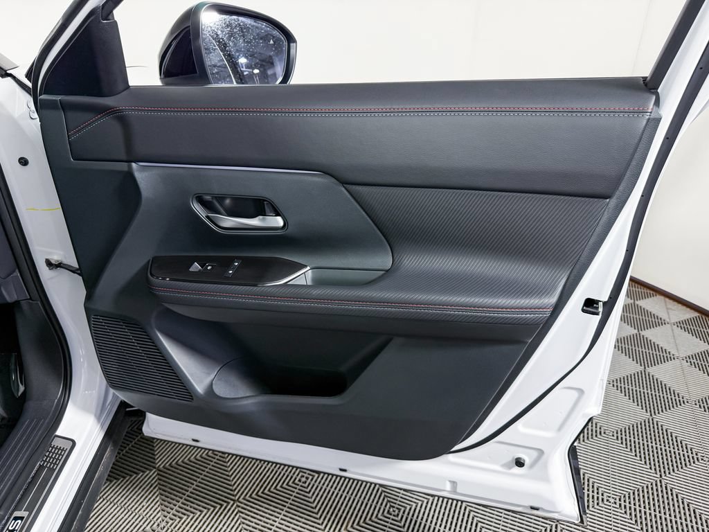 Certified 2025 Nissan Kicks SR w/ SR Premium Package AWD/4WD image 47