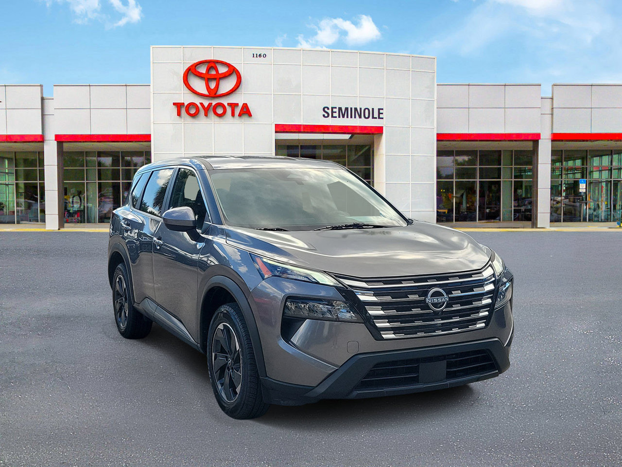 Used 2025 Nissan Rogue SV FWD image 2