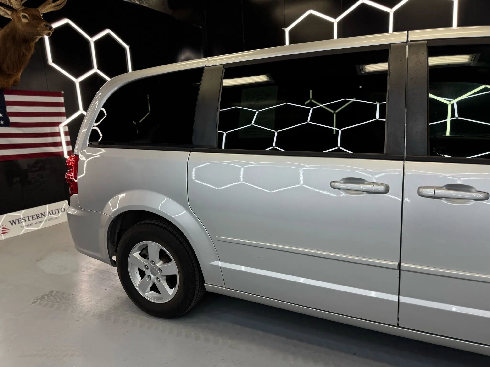 Used 2012 Dodge Grand Caravan SXT FWD image 4
