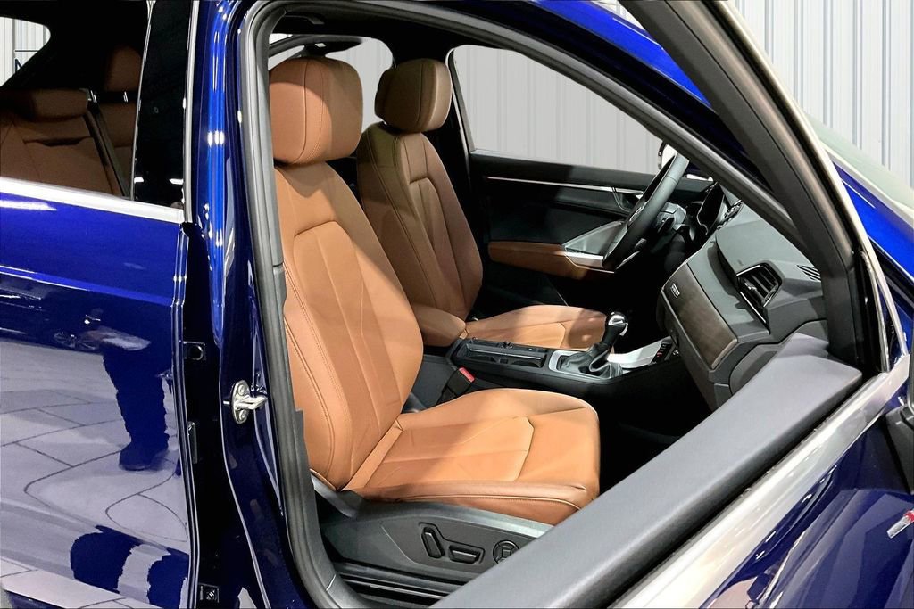 Certified 2025 Audi Q3 2.0T Premium w/ Convenience Package image 29
