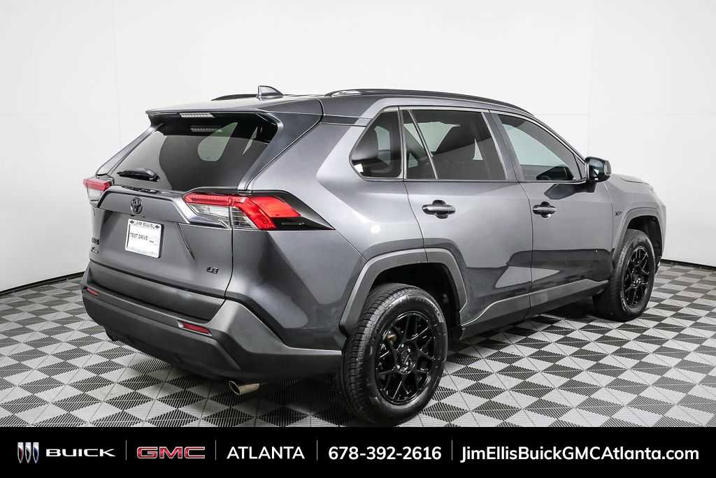 Used 2021 Toyota RAV4 LE image 26