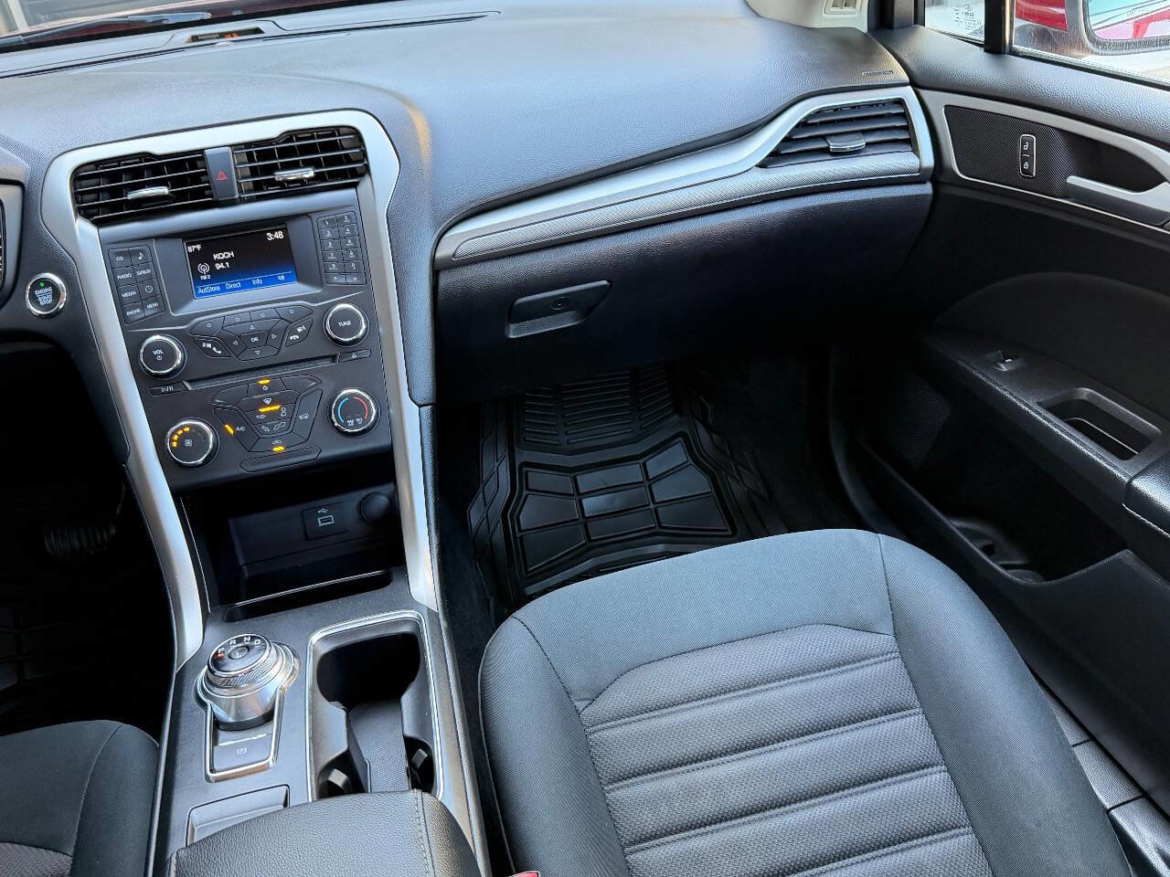 Used 2018 Ford Fusion SE FWD image 20
