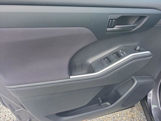Certified 2024 Toyota Highlander LE AWD/4WD image 12