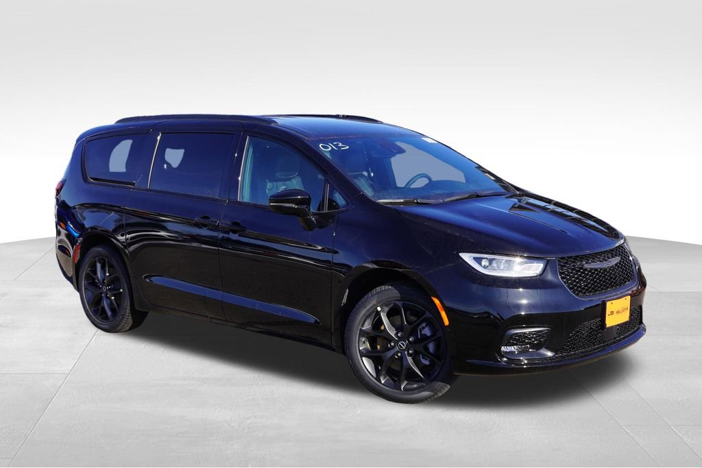 New 2026 Chrysler Pacifica Select w/ S Appearance Package image 1