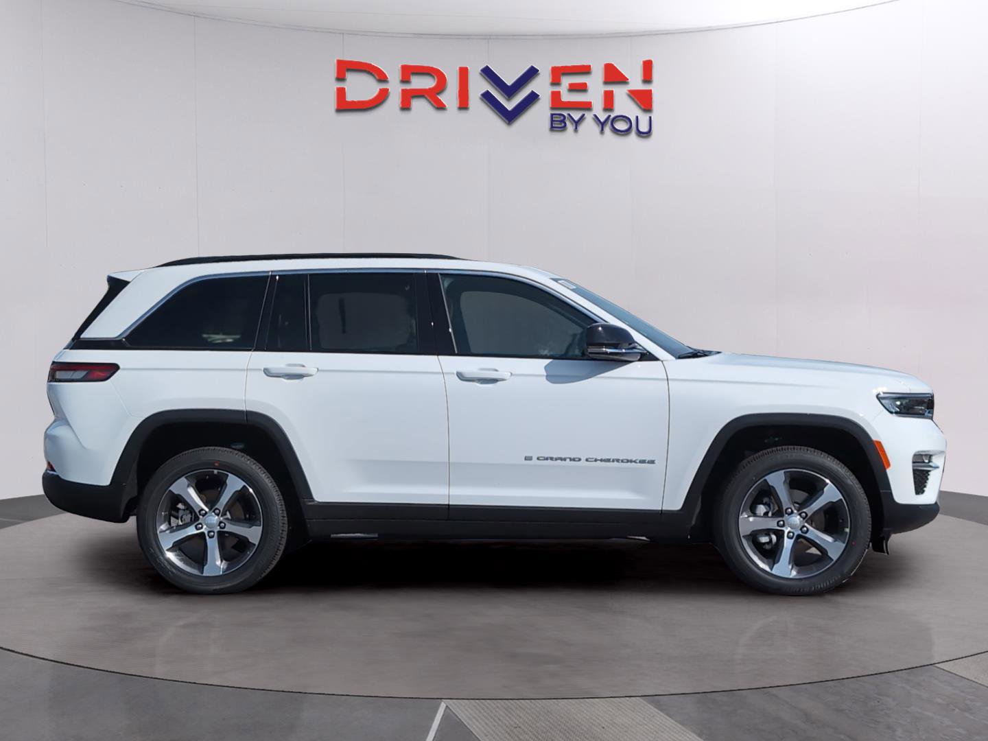 New 2025 Jeep Grand Cherokee Limited w/ Trailer Tow Package image 10