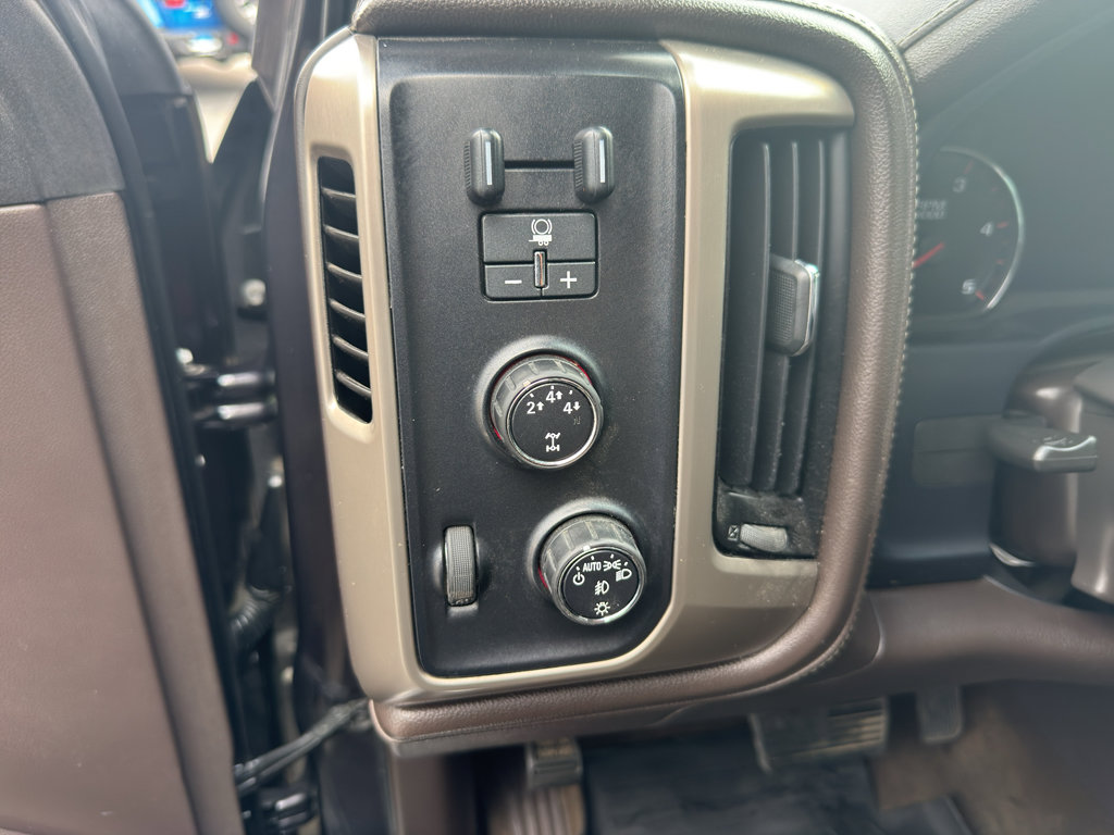 Used 2015 GMC Sierra 2500 Denali w/ Duramax Plus Package AWD/4WD image 18