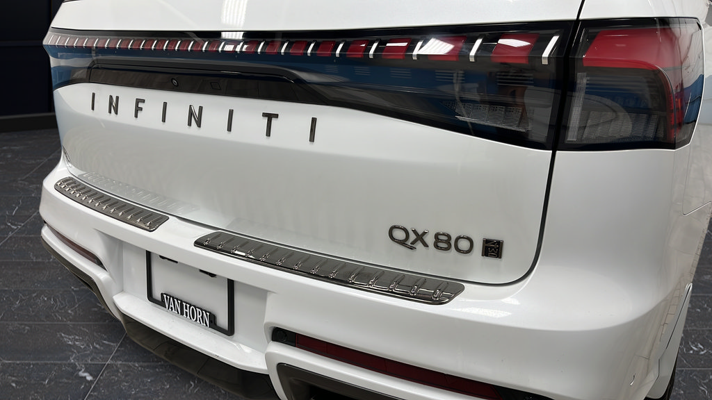 Used 2025 INFINITI QX80 Autograph w/ Autograph Exterior Package AWD/4WD image 40
