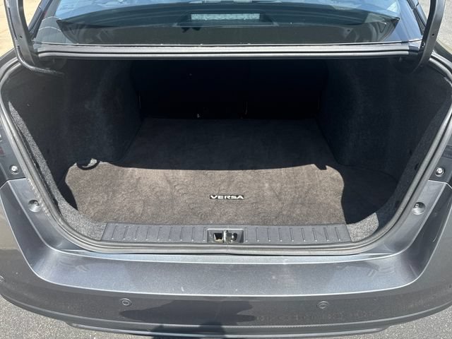 Used 2024 Nissan Versa SR FWD image 27
