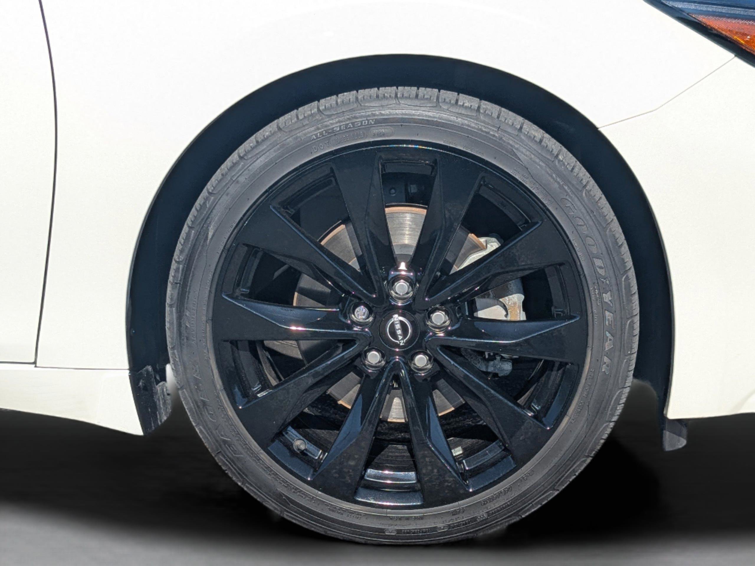 Used 2023 Nissan Maxima SR w/ Sport Mat Group image 12