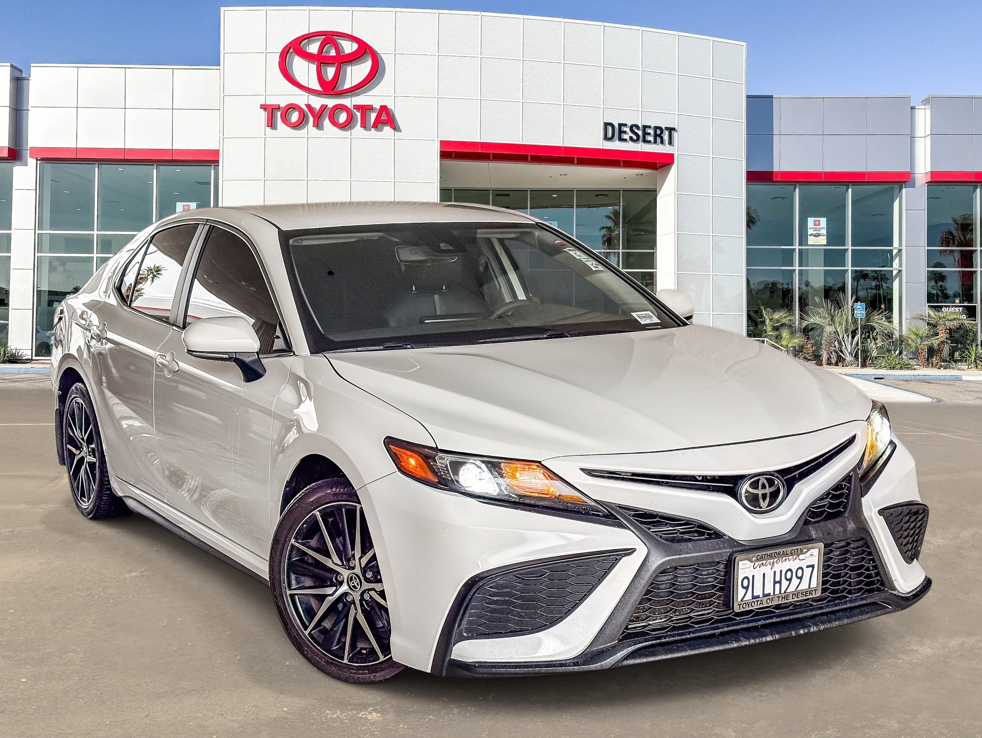 Certified 2024 Toyota Camry SE image 1