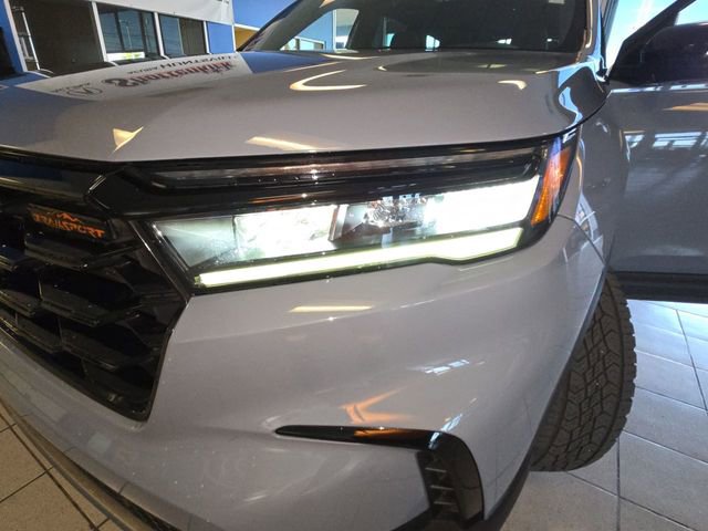 Used 2025 Honda Pilot TrailSport image 29