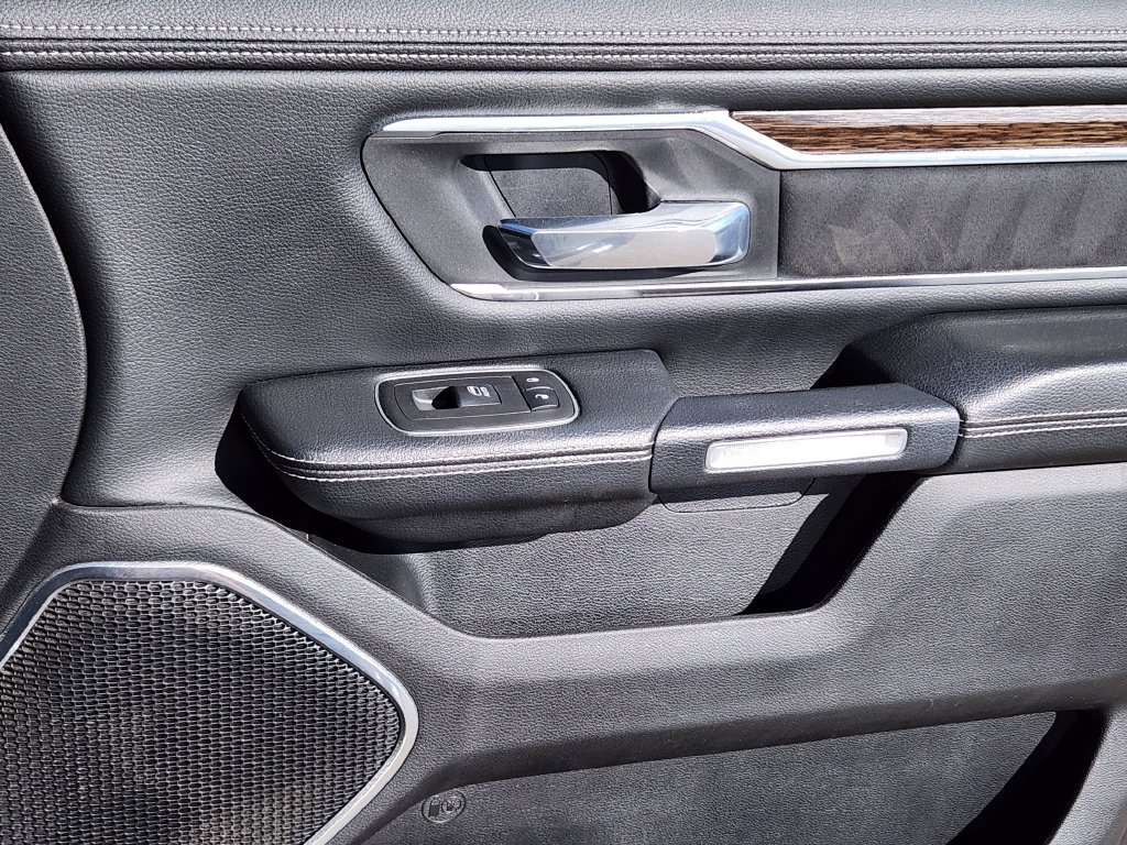 Used 2019 RAM 1500 Laramie AWD/4WD image 13
