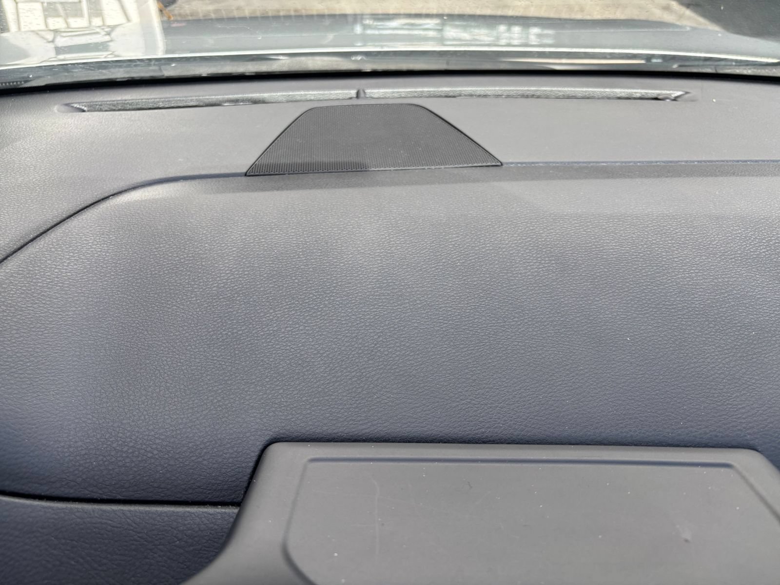 Used 2025 Toyota Sienna XLE FWD image 16