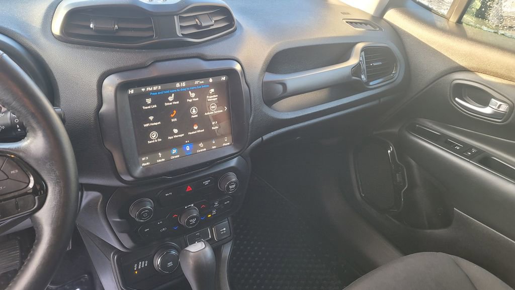 Used 2018 Jeep Renegade Altitude w/ UConnect 8.4 Nav Group AWD/4WD image 21